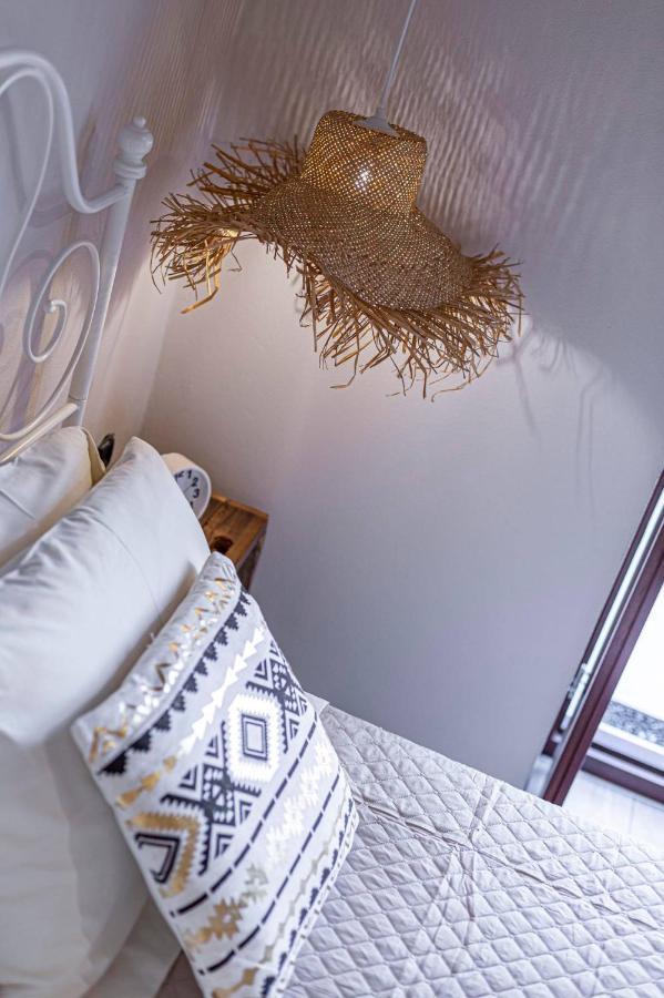 Althea Apartments 2 Chalki Town Екстериор снимка